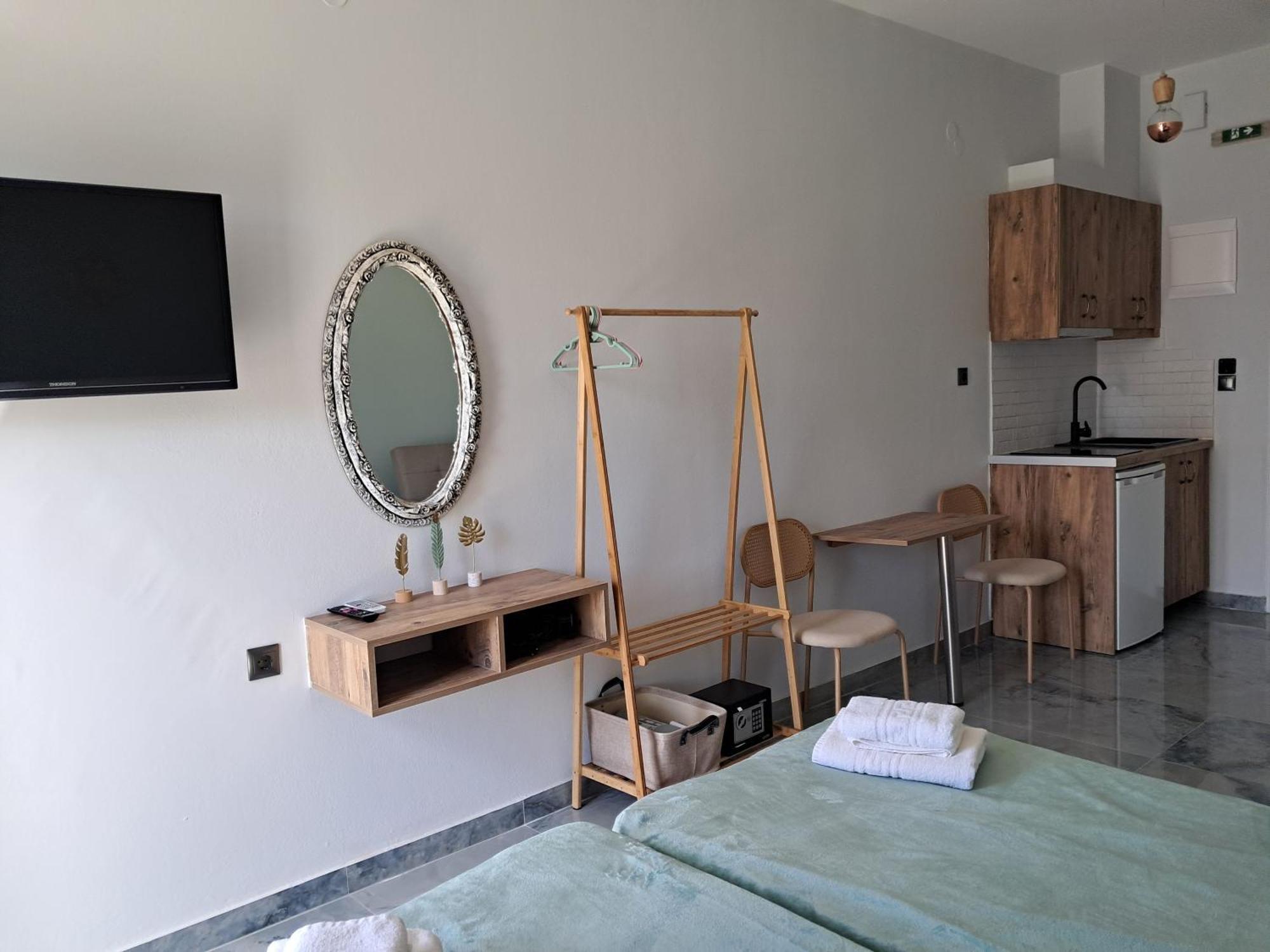 Poppy Beloni Aparthotel